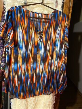 Women’s Cato Est. 1946 Abstract Ikat Lace-Up V-Neck Blouse. Size 18/20W